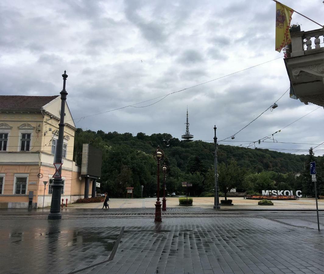 Mse Apartman Miskolc Exterior foto